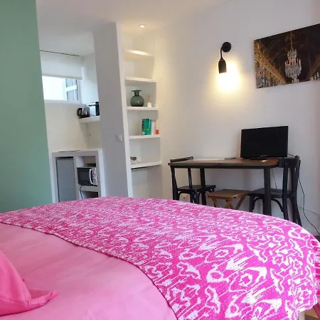 Denis & Virginie - Chateau A Pied - Parking Gratuit 住宿加早餐酒店