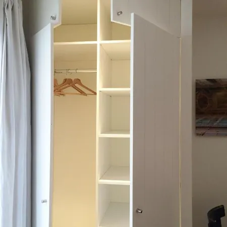 Denis & Virginie - Chateau A Pied - Parking Gratuit Bed & Breakfast Versailles