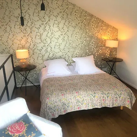 Denis & Virginie - Chateau A Pied - Parking Gratuit B&B *