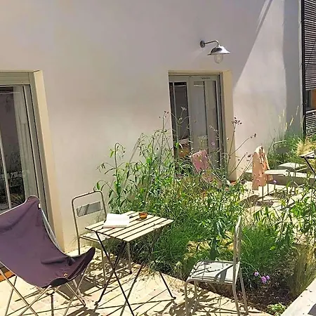 Denis & Virginie - Chateau A Pied - Parking Gratuit Bed & Breakfast 3*