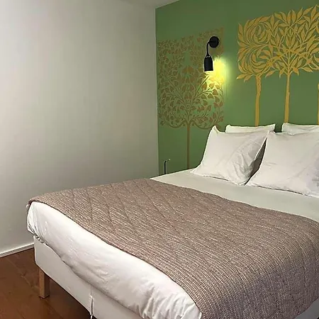 Denis & Virginie - Chateau A Pied - Parking Gratuit Bed & Breakfast Versailles