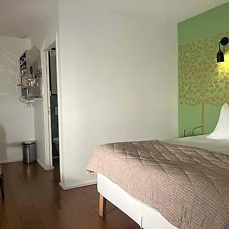 Denis & Virginie - Chateau A Pied - Parking Gratuit Bed & Breakfast Versailles