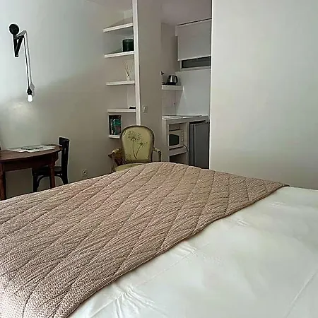 Denis & Virginie - Chateau A Pied - Parking Gratuit فندق مبيت وإفطار